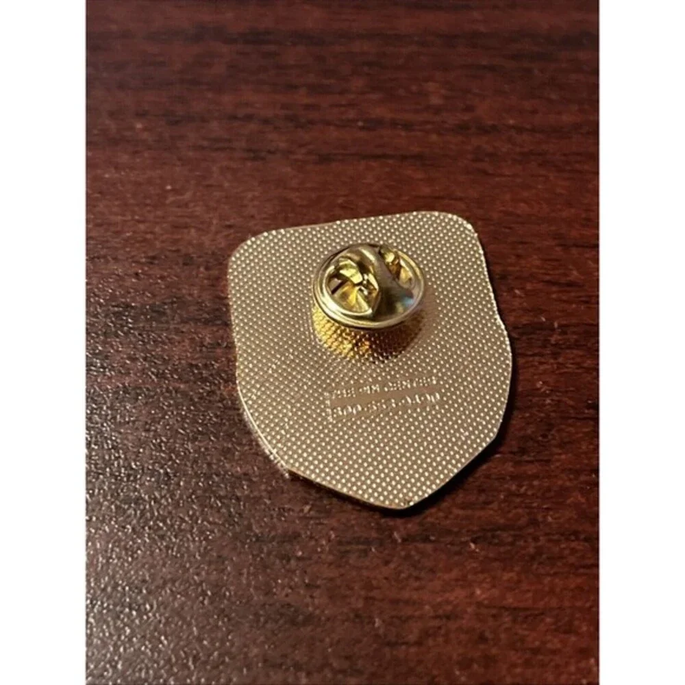 Outback Steakhouse Acapulco Annual Partners Conference 2001 Mask‎ Lapel Hat Pin